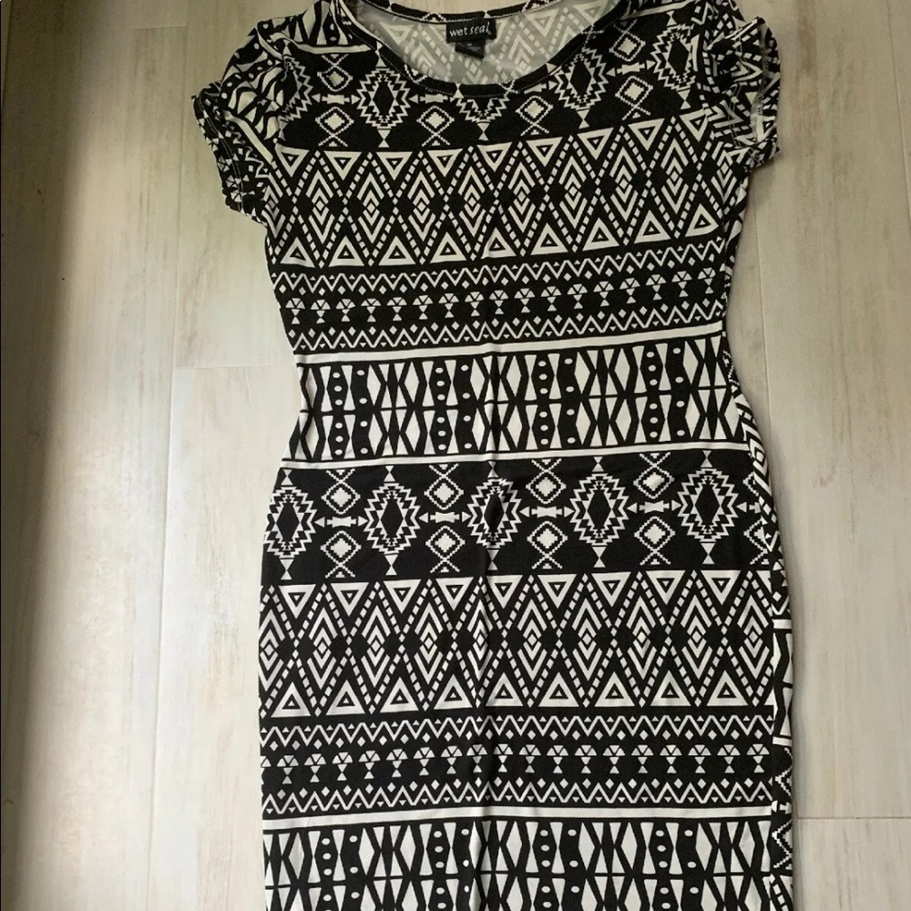 Bodycon Aztec dress black and white wet seal